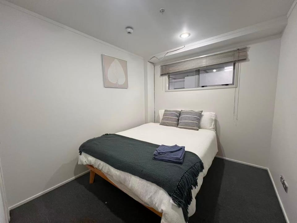 spacious cozy nest in auckland cbd with gym, swiming pool,balcony, parking , city view Apartment in Auckland