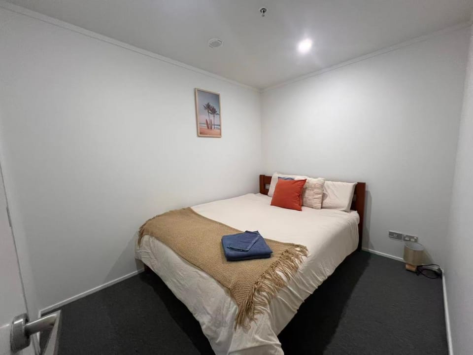 spacious cozy nest in auckland cbd with gym, swiming pool,balcony, parking , city view Apartment in Auckland