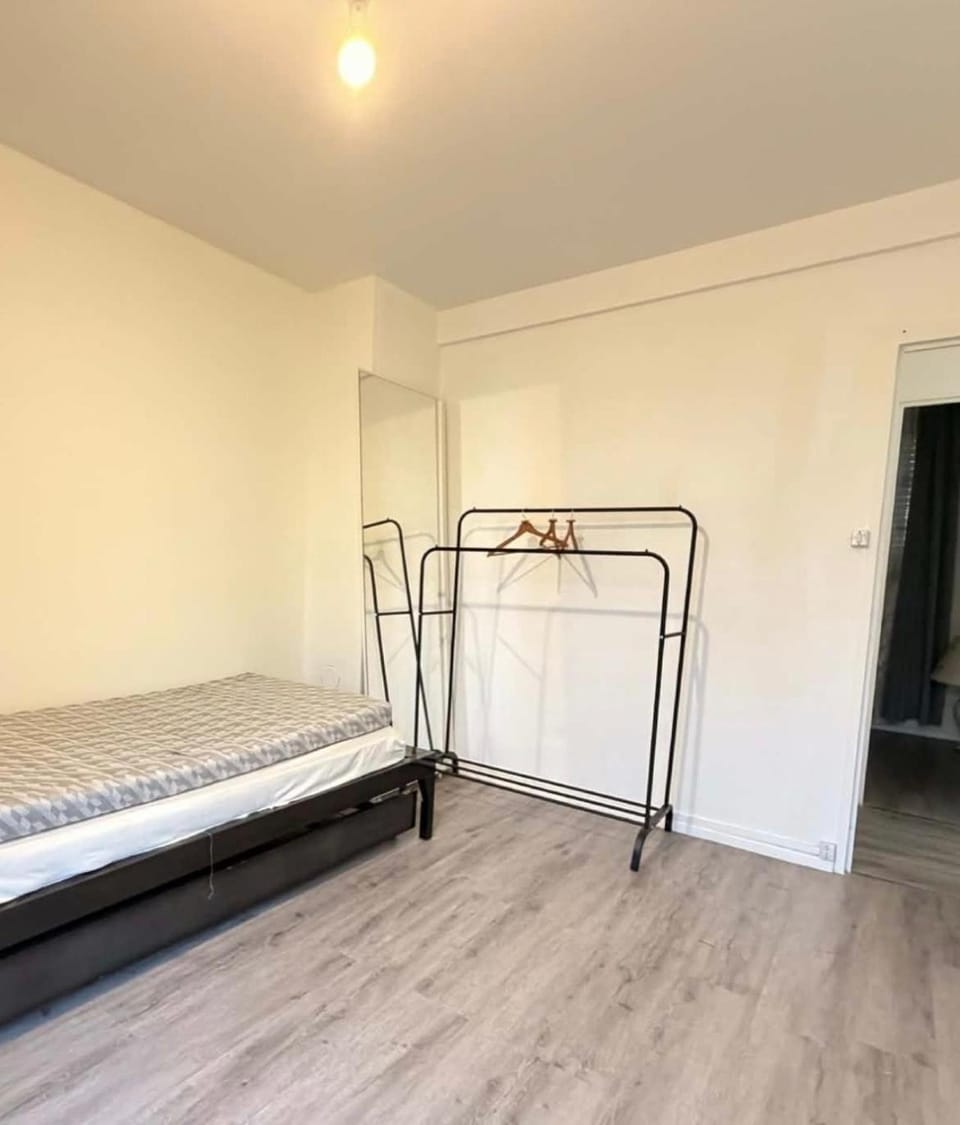 Simple comme Bonjour Apartment in Laon