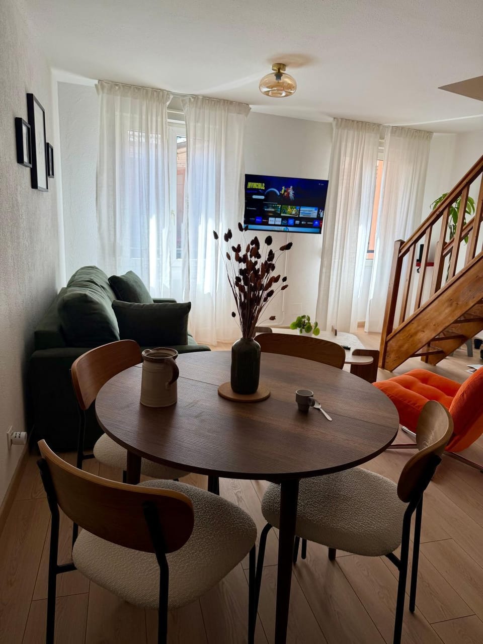Communal lounge/ TV room, Living room, Seating area, Dining area
