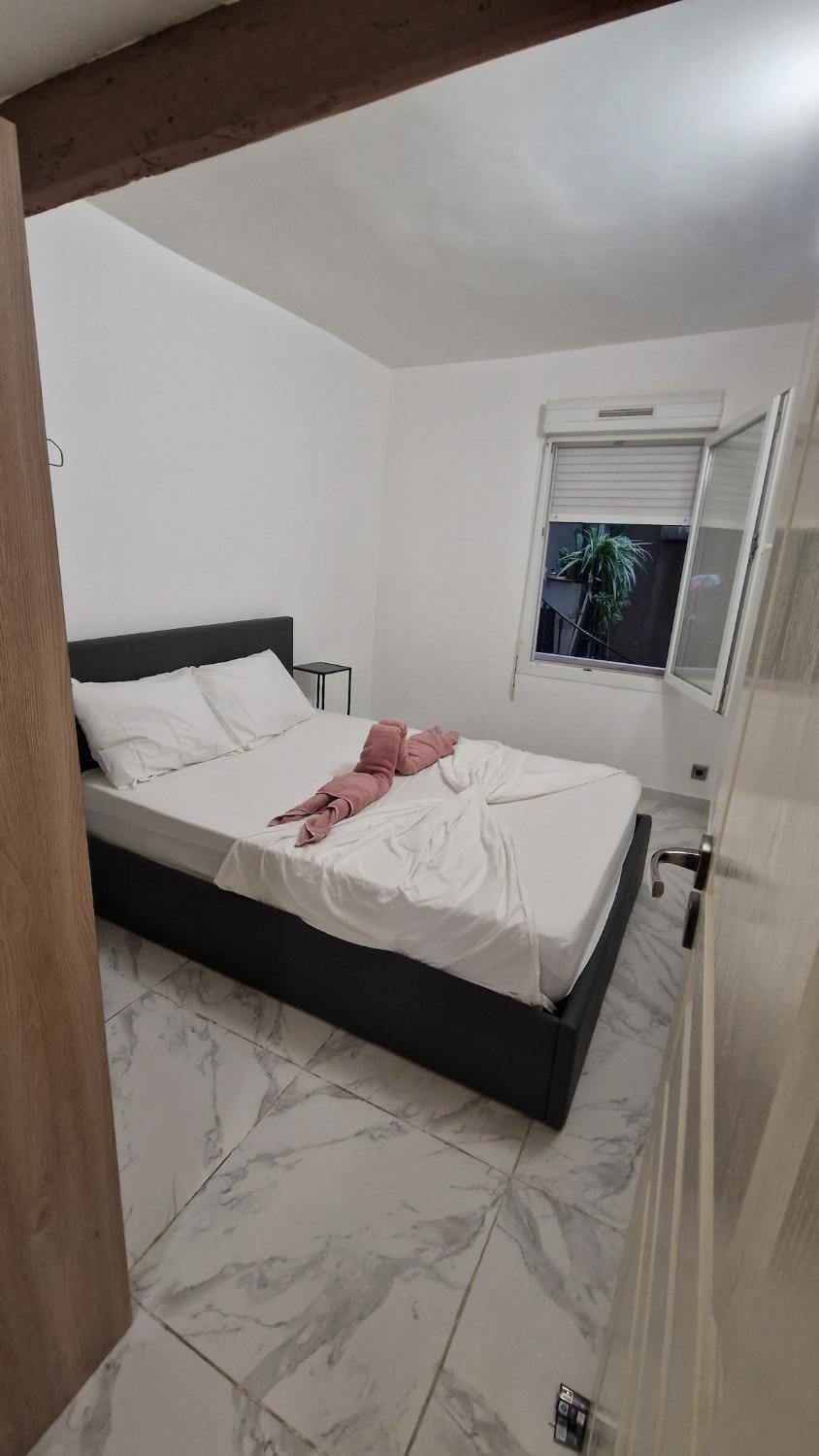 Grand T3 climatisé centre Sète 5 pers confort Apartment in Occitanie