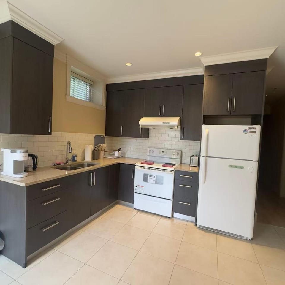 Coffee/tea facilities, Kitchen or kitchenette, oven, toaster