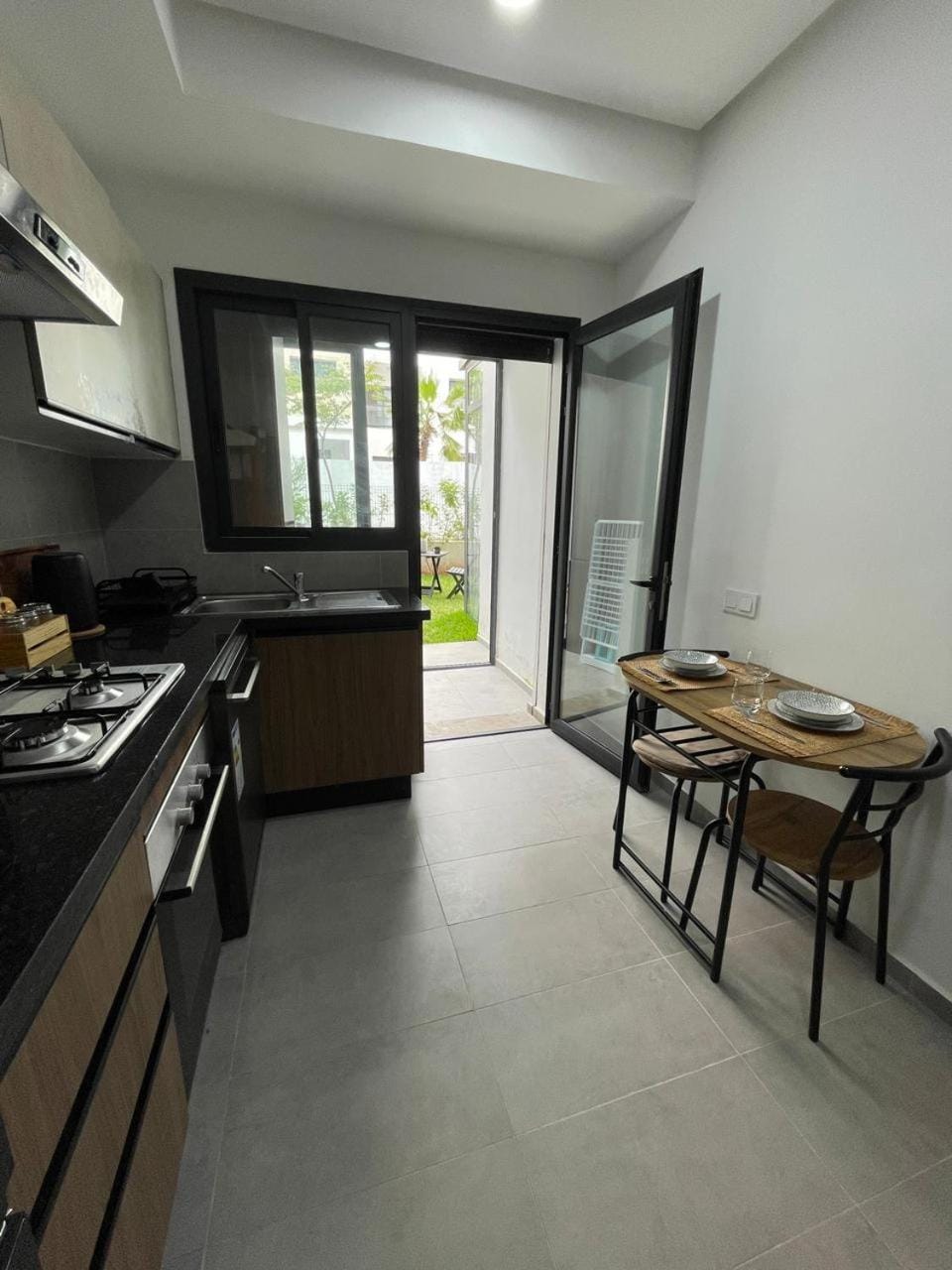 Kitchen or kitchenette, Living room, Seating area, Dining area, stove