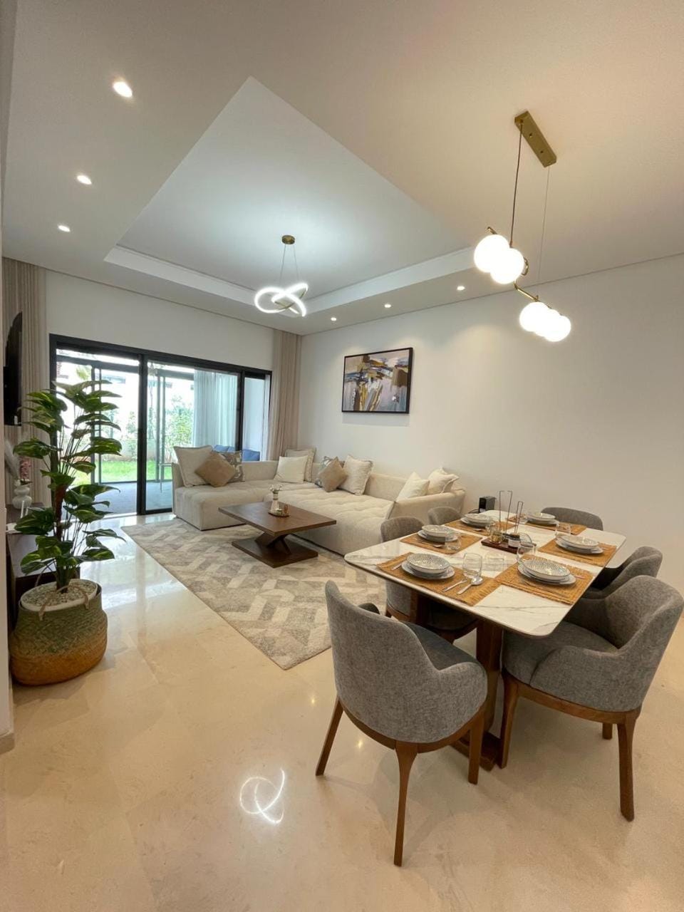 Living room, Seating area, Dining area