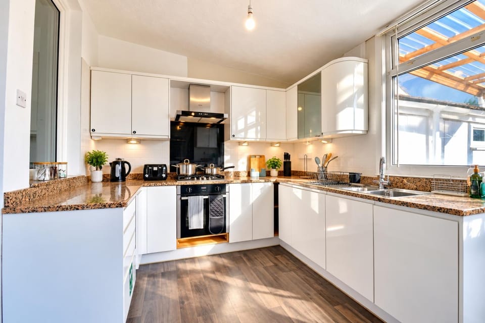 WorkStay Orchard Road - Contractor & Work Stay House in Portsmouth