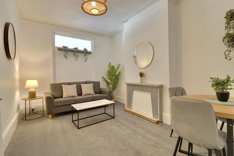 Communal lounge/ TV room, Seating area, Dining area