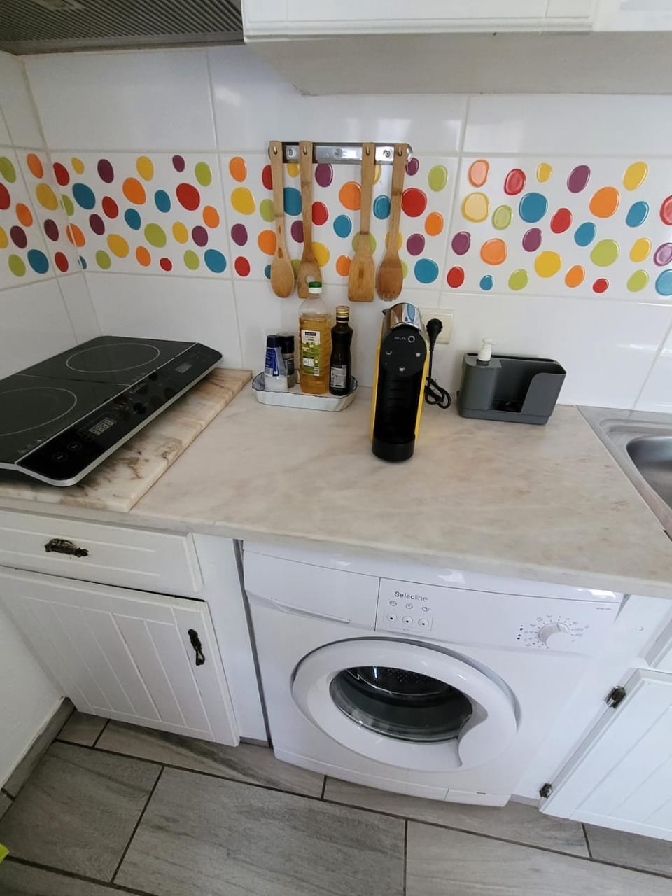 Coffee/tea facilities, stove, washing machine