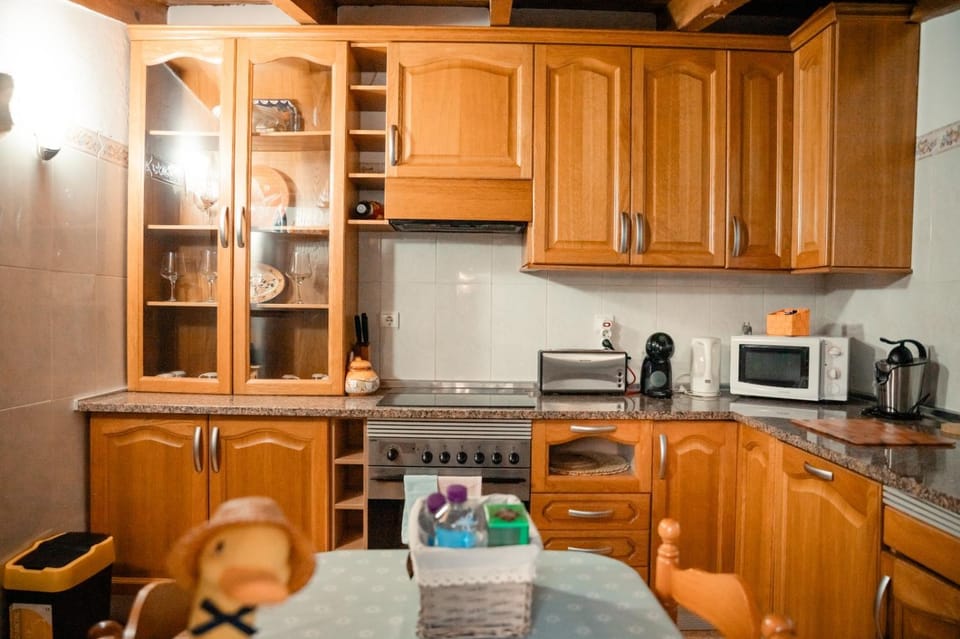 Coffee/tea facilities, Kitchen or kitchenette, Dining area, dishwasher, oven, pet friendly, stove, toaster