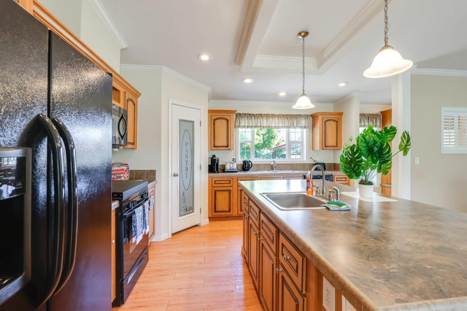 Pool Access! Spacious Home Near Wekiwa Springs House in Apopka