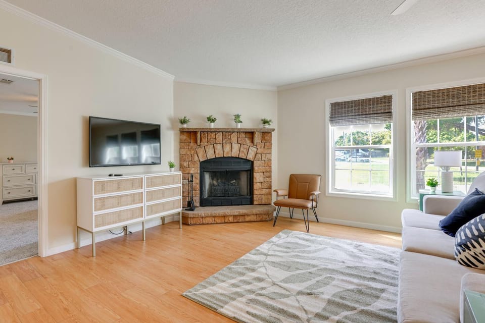 Pool Access! Spacious Home Near Wekiwa Springs House in Apopka
