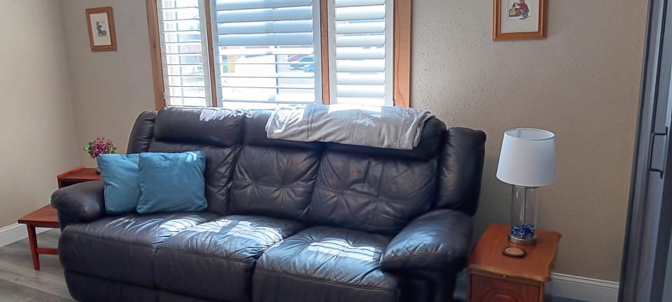 5 min walk to Casino - Quick I-81 Access - Cozy Private Stay Apartment in Bristol