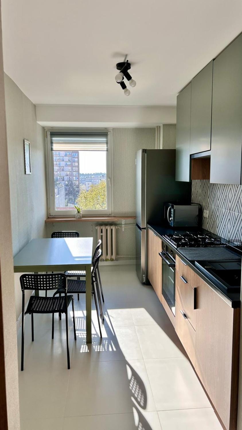 Kitchen or kitchenette, oven