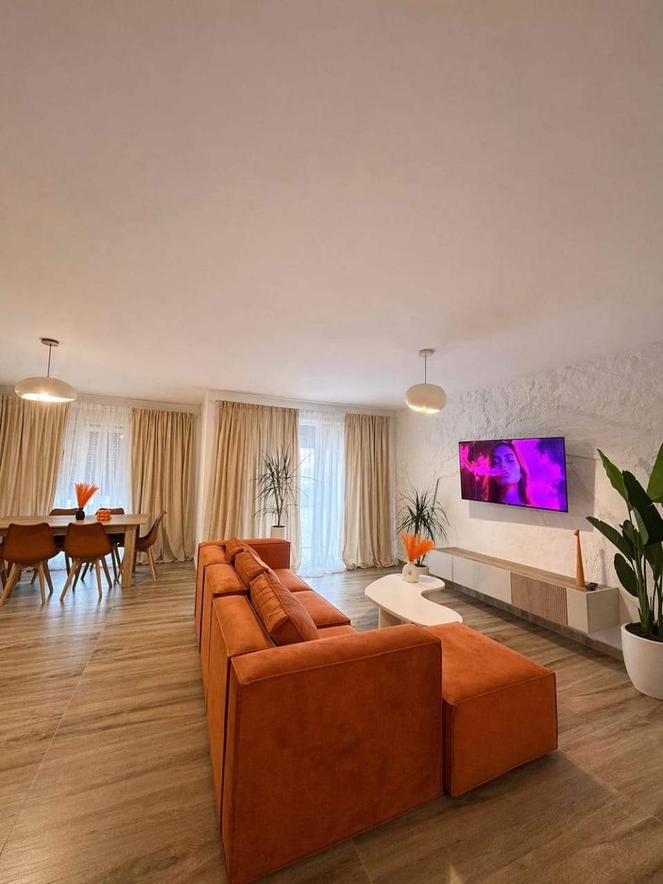 TV and multimedia, Living room, Evening entertainment