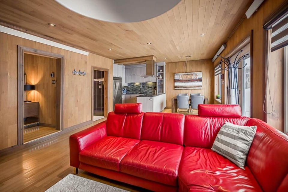 1 Bedroom Unit with Garden view House in Quebec