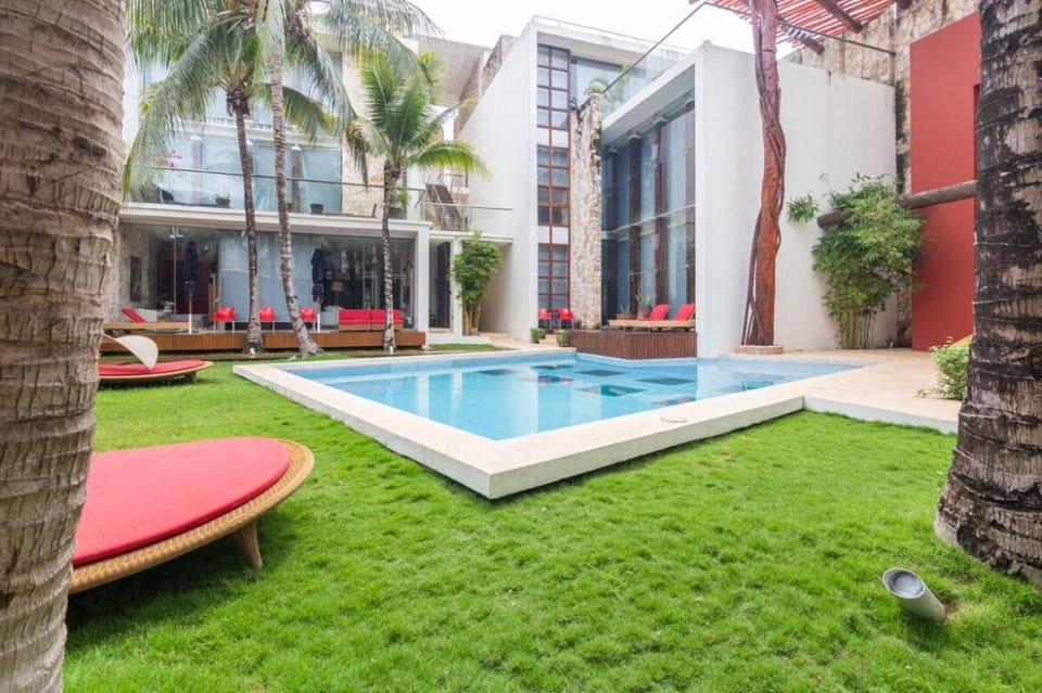 Swimming pool