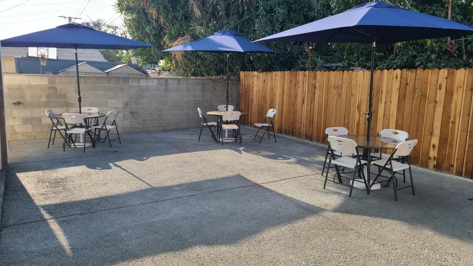 All HandsOn DECK LLC Bed and Breakfast in Los Angeles