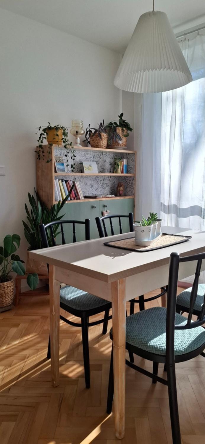 Seating area, Dining area