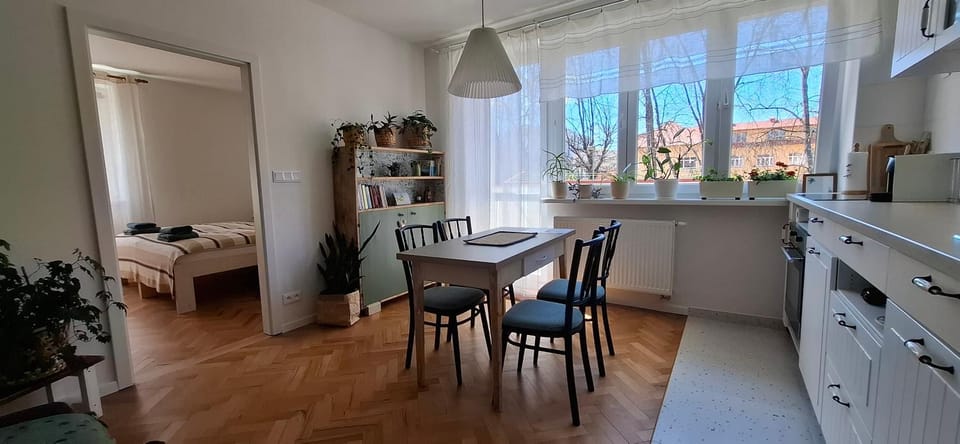 View (from property/room), Kitchen or kitchenette, Dining area, Bedroom
