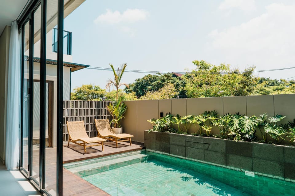 Swimming pool, Swimming pool
