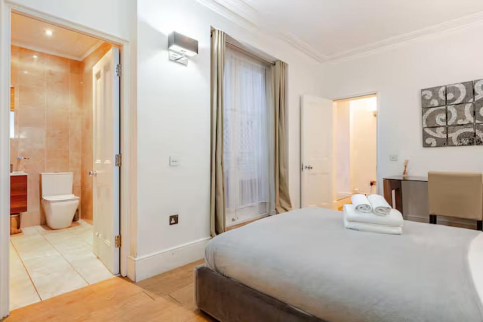 Bed, Bathroom, Photo of the whole room, Bedroom, towels, wardrobe