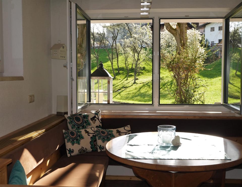 Restaurant/places to eat, Dining area, Garden view