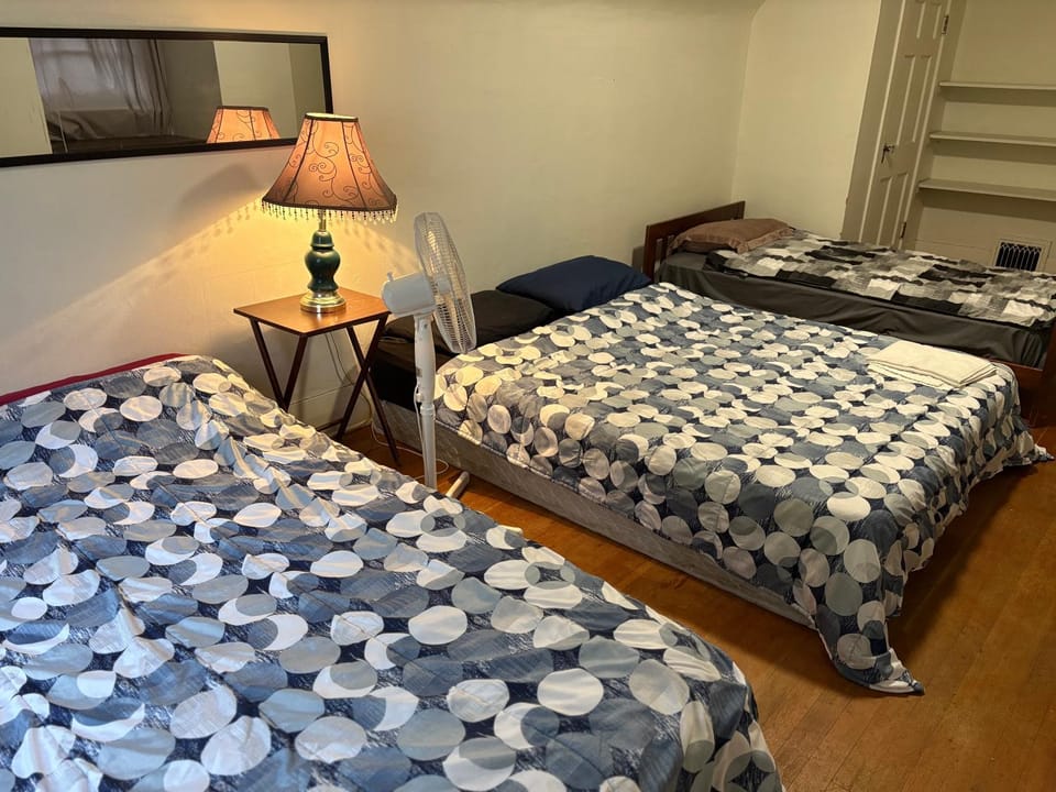 Airport 10 min Stay - Large Bungalow Room & Free Parking Vacation rental in Vancouver