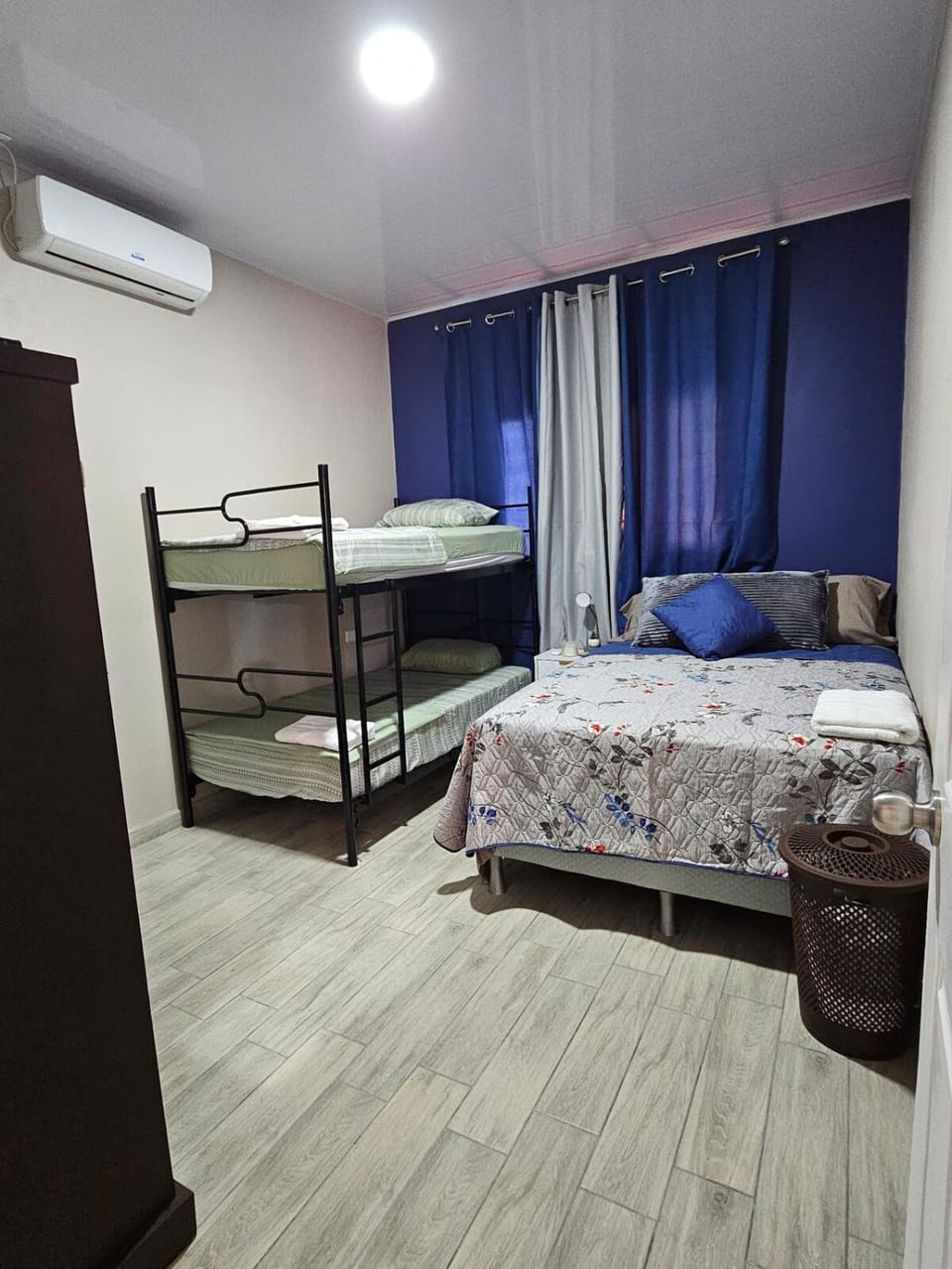 Bed, room service, air conditioner