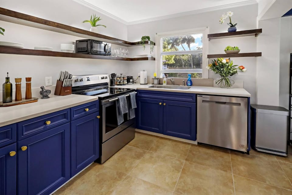 Kitchen or kitchenette, dishwasher, microwave, oven