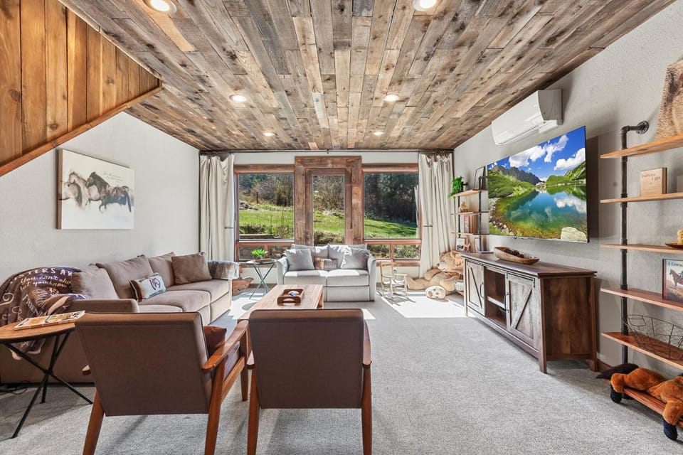 The Highland Barn in CDA, ID House in Kootenai County