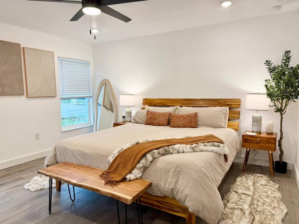 Newly built, spotless home. Close to downtown! House in Sanford
