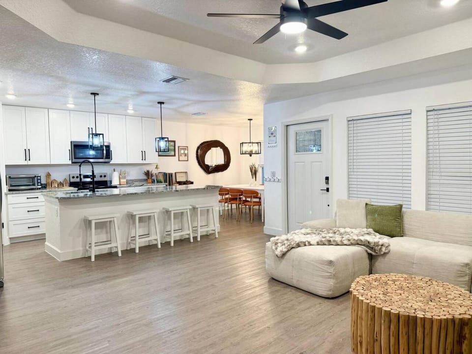 Newly built, spotless home. Close to downtown! House in Sanford