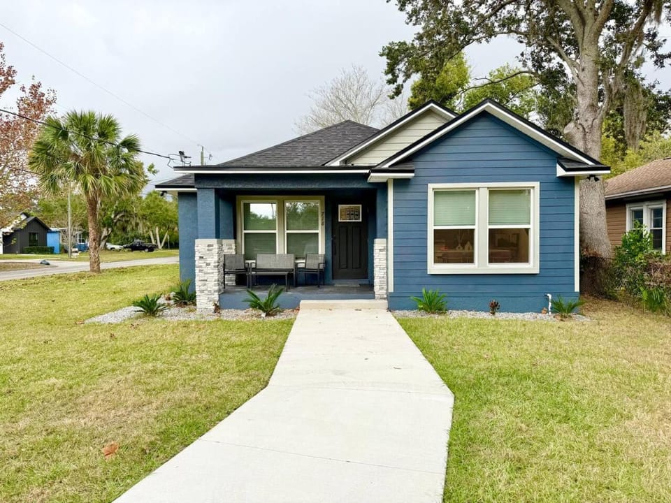 Newly built, spotless home. Close to downtown! House in Sanford