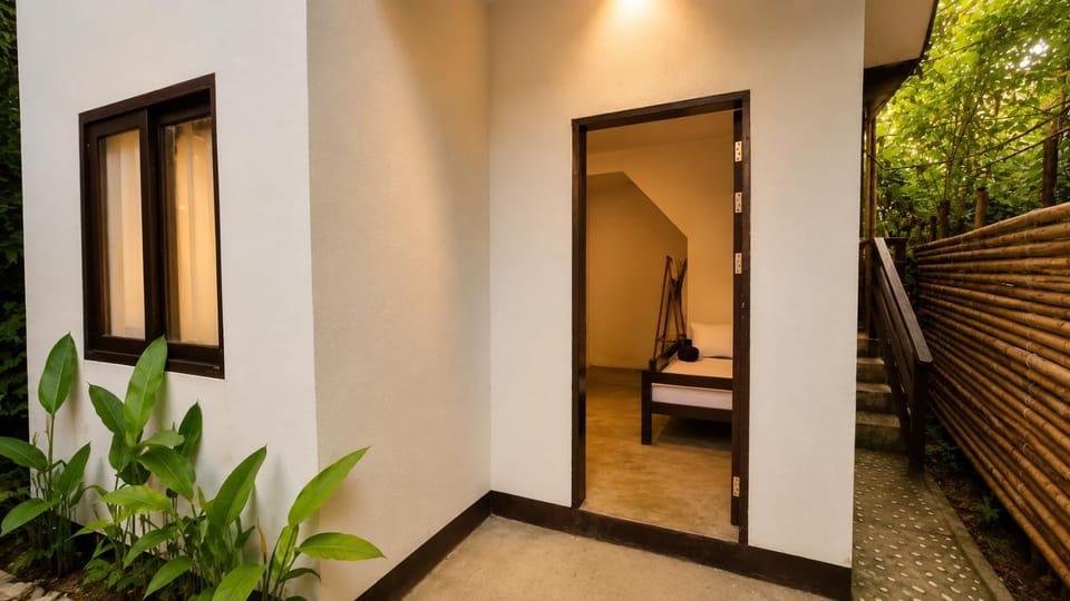 Facade/entrance, Bed