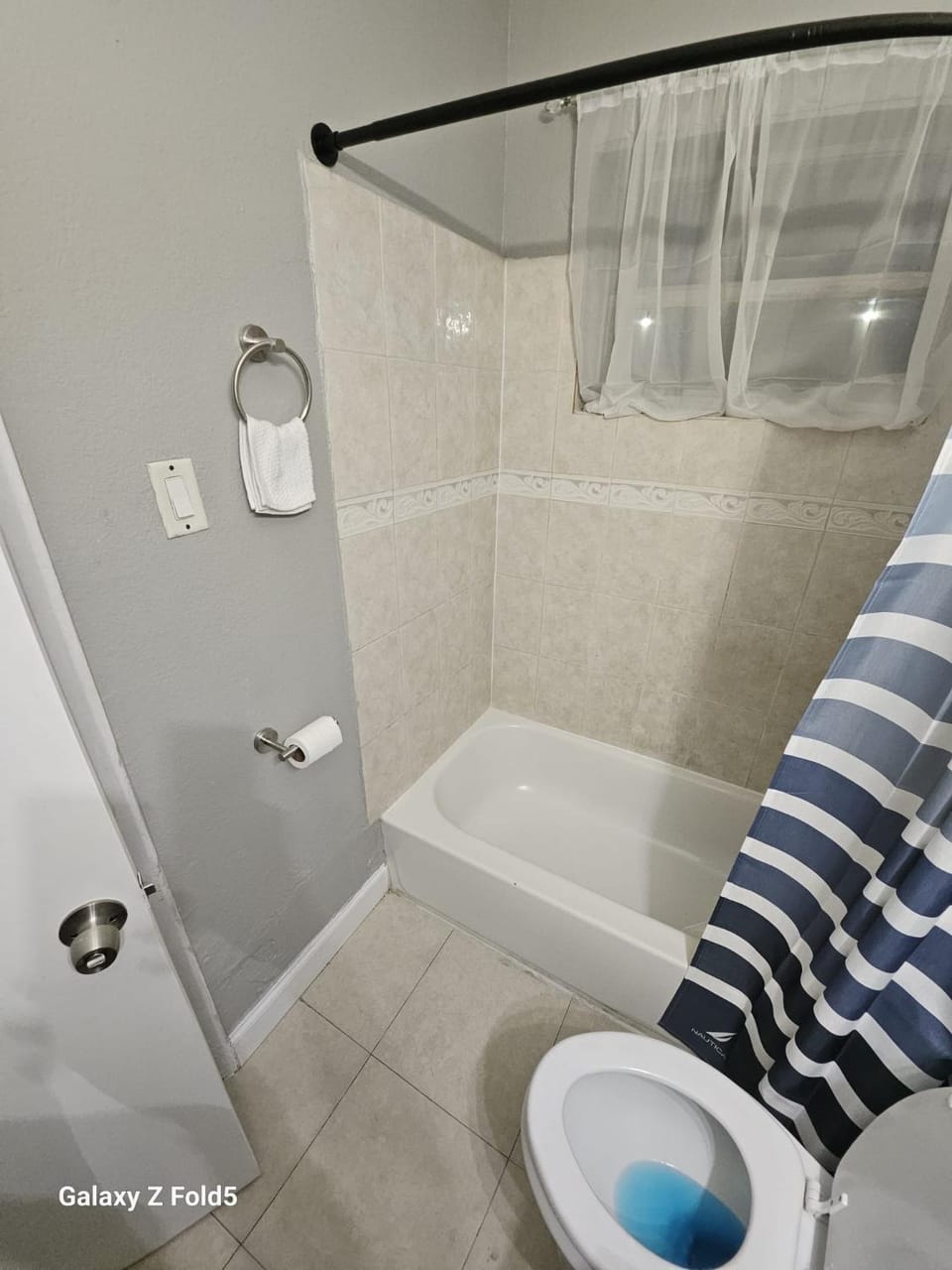 Spacious retreat 10mins to Airport and Beach House in Fort Lauderdale