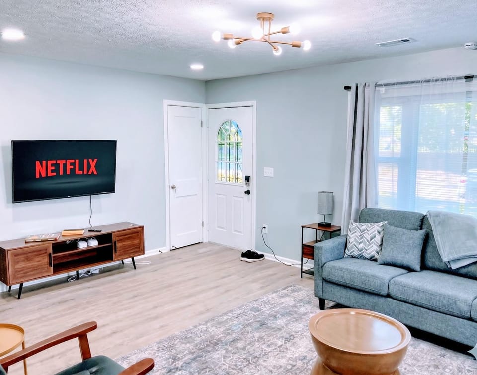 TV and multimedia, Living room, Photo of the whole room, Seating area