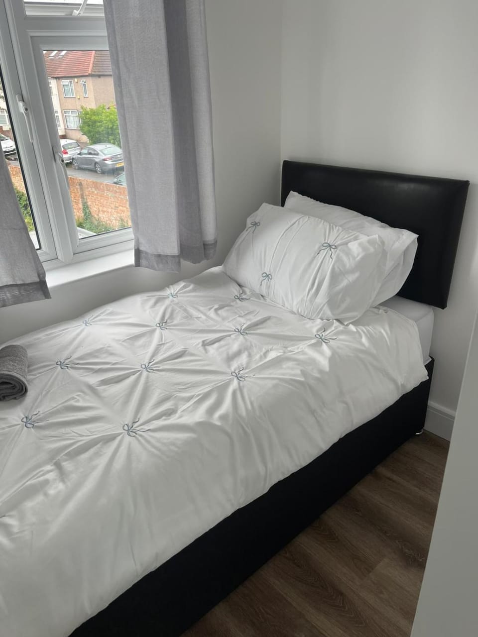 Hayes-Heathrow - Modern Single En-Suite Bedroom in Shared House Vacation rental in Hayes