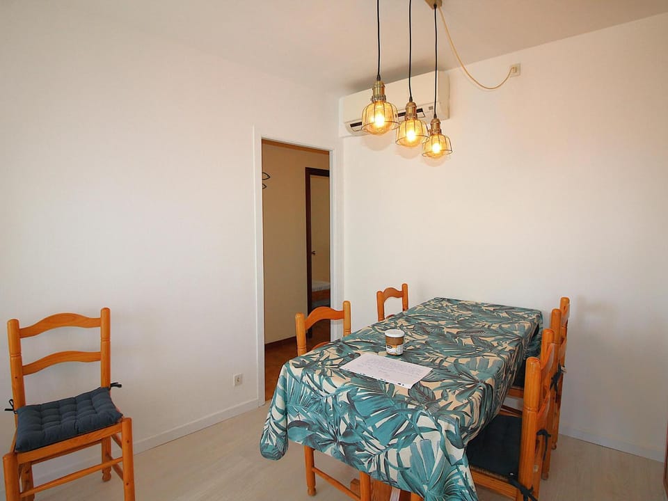 Apartamento cerca de playa y puerto - 6 pers. - ES-228-215 Apartment in Alt Empordà