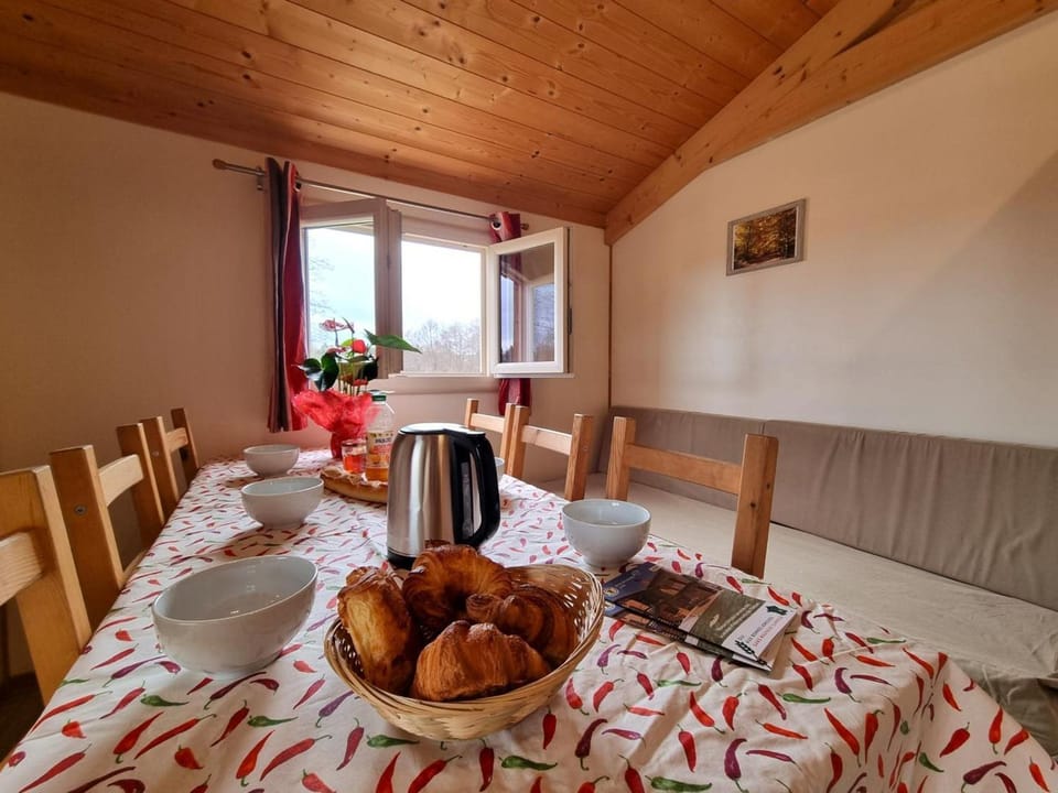Chalet nature avec animaux - 6 pers. - FR-1-496-397 House in Auvergne-Rhône-Alpes