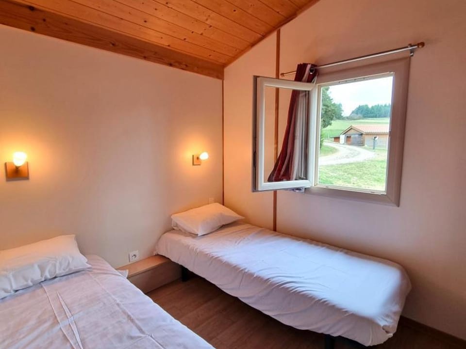 Chalet avec animaux admis, nature préservée - 4 pers. - FR-1-496-402 House in Auvergne-Rhône-Alpes
