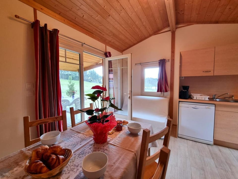 Chalet accueillant au cœur d'Usson - 4 pers. - FR-1-496-398 House in Auvergne-Rhône-Alpes
