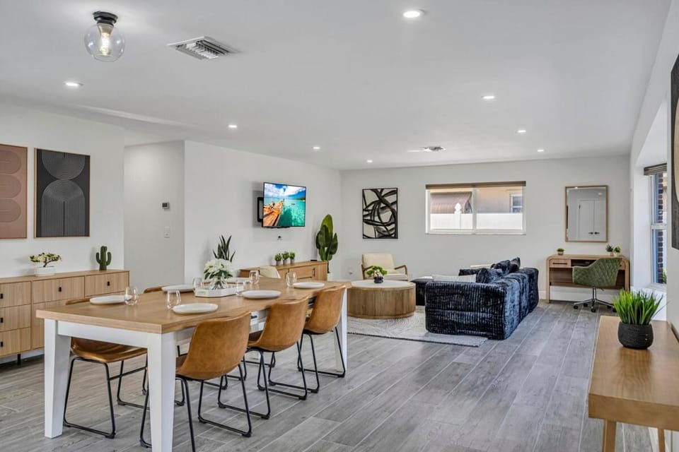 Spacious Villa for 15 w Pool & Outdoor Oasis House in Oakland Park