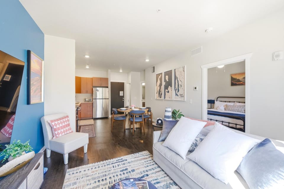 Happy Tails at Trailside - Pet-Friendly 1BR near TART Trail Apartment in Traverse City
