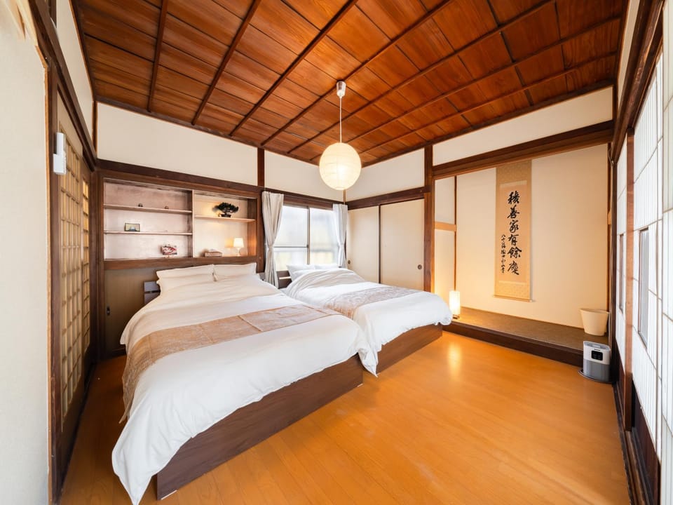 Bed, Photo of the whole room, Bedroom, air conditioner