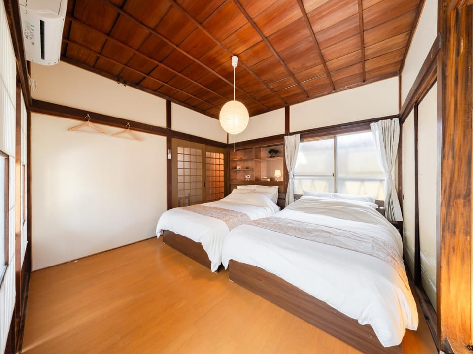 Bed, Photo of the whole room, Bedroom, air conditioner
