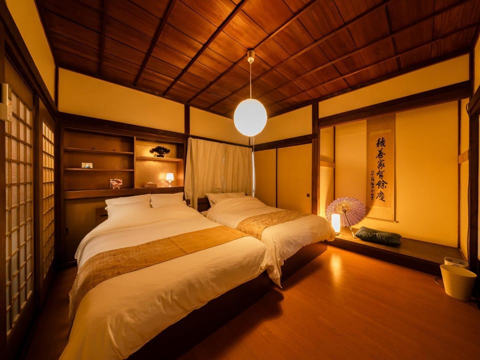 Bed, Photo of the whole room, Bedroom, air conditioner