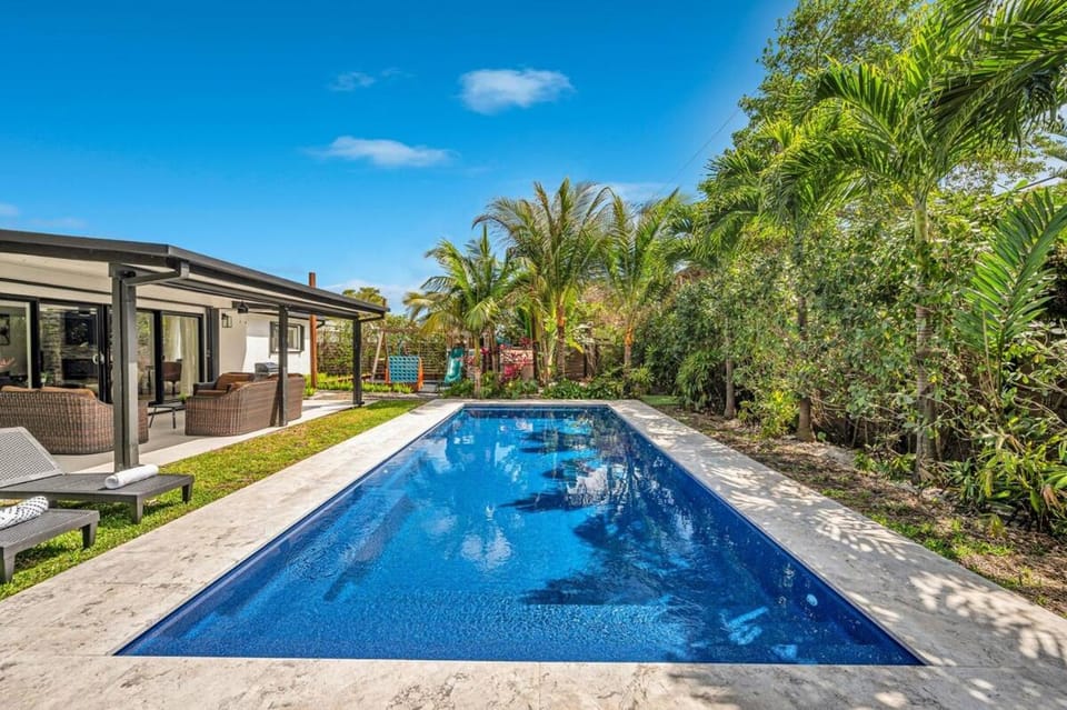 The Oasis Heaven Miami Private Pool Sleeps 14 House in Ojus