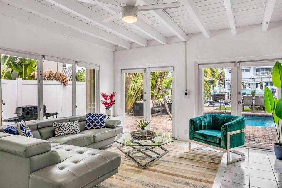 House Azure Canal House in Fort Lauderdale