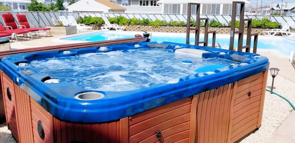 Natural landscape, Hot Tub, Pool view, Swimming pool