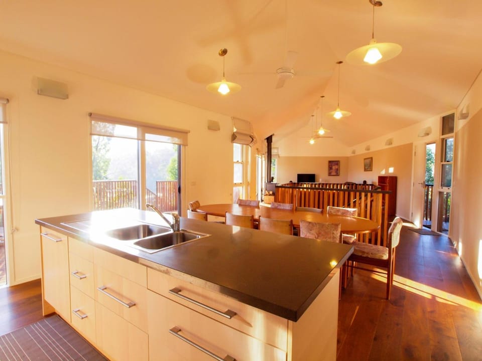 Beeches- Timber clad house, quiet location House in Marysville