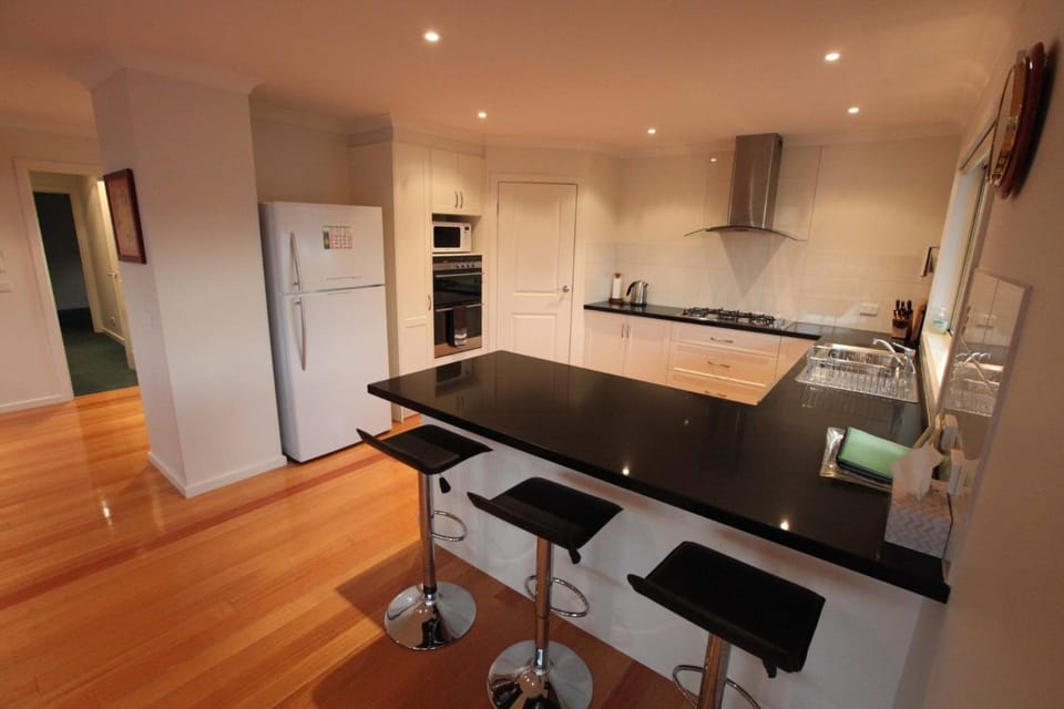 Greenlands guest House - Large two story house House in Marysville